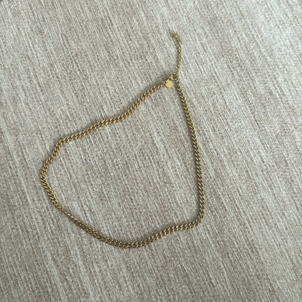 D. Louise gold chunky necklace
